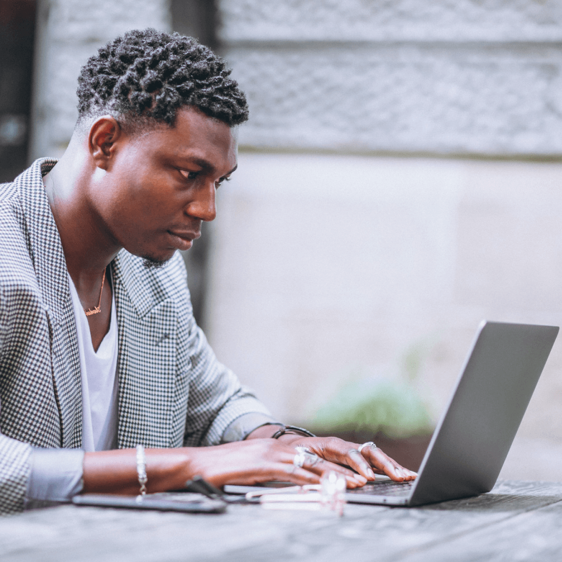 Kenyan student studying online